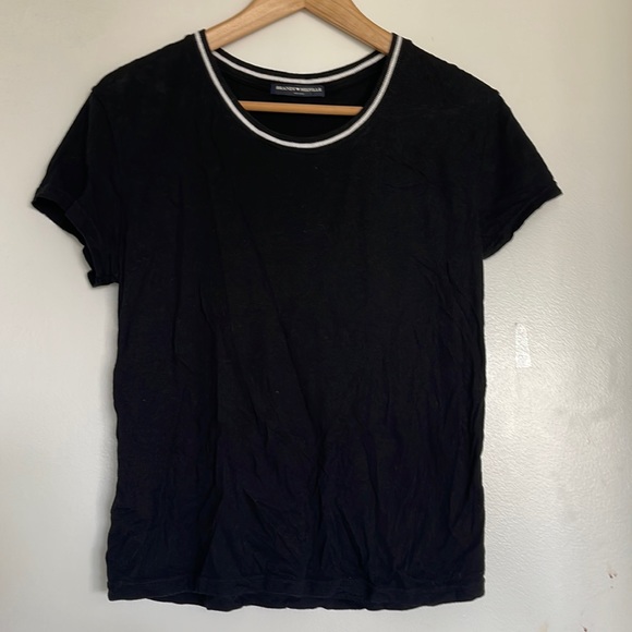 Brandy Melville t shirt - Picture 1 of 3